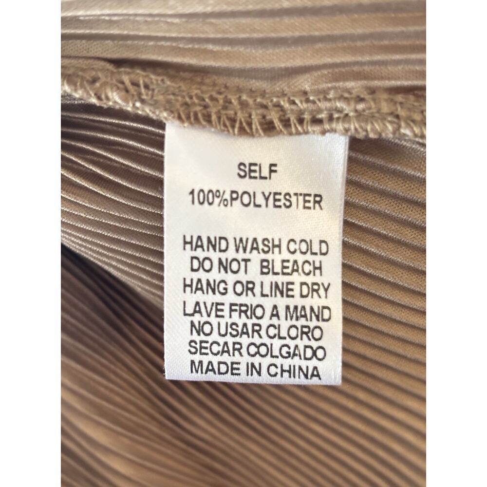 Easel Size Large Champagne Pleated Skirt With Side Slit - Picture 5 of 6